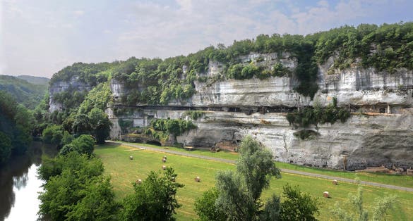 photo of La Roque St Christophe in Peyzac-le-Moustier, France.