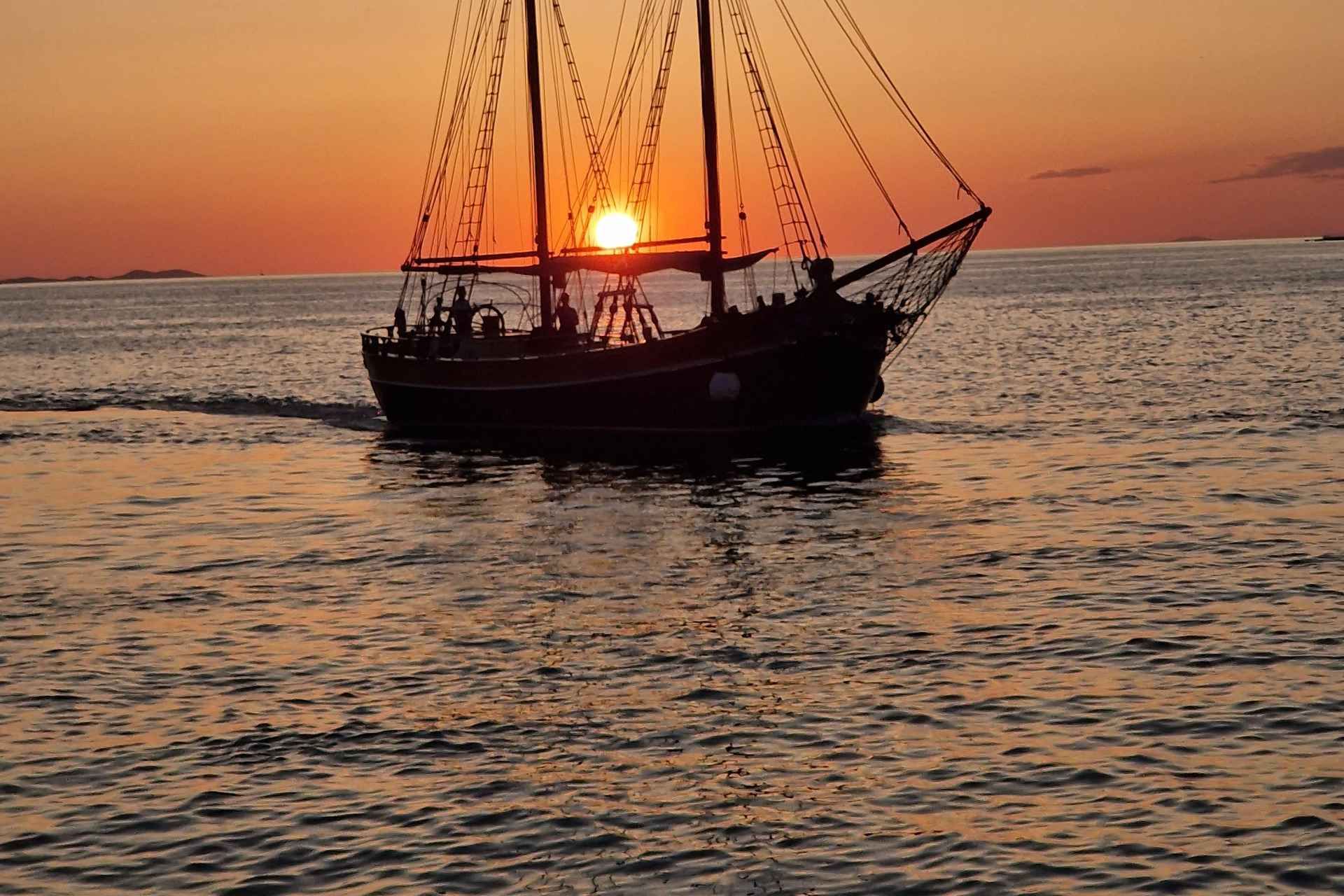 Zadar: Sunset Cruise on Traditional Boat with Wine