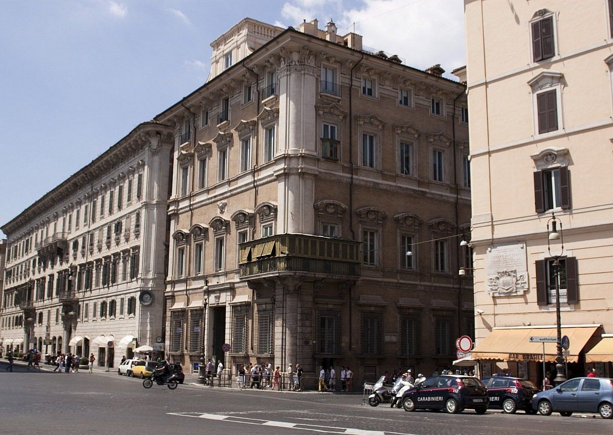 photo of Palazzo Bonaparte,Rome Italy.