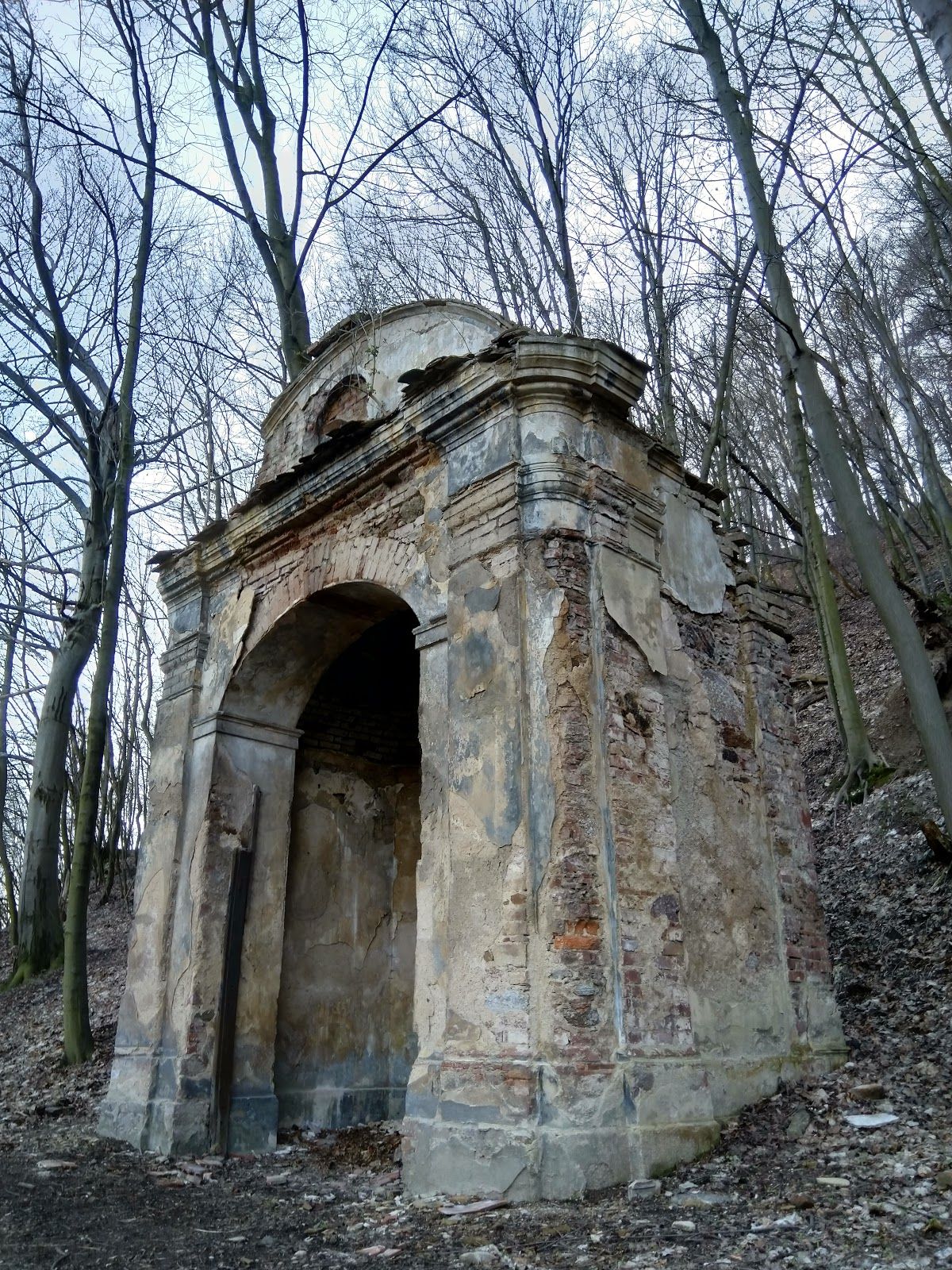 Zřícenina mauzolea - Čertova kaple, Jezeří, Horní Jiřetín, okres Most, Ústecký kraj, Northwest, Czechia
