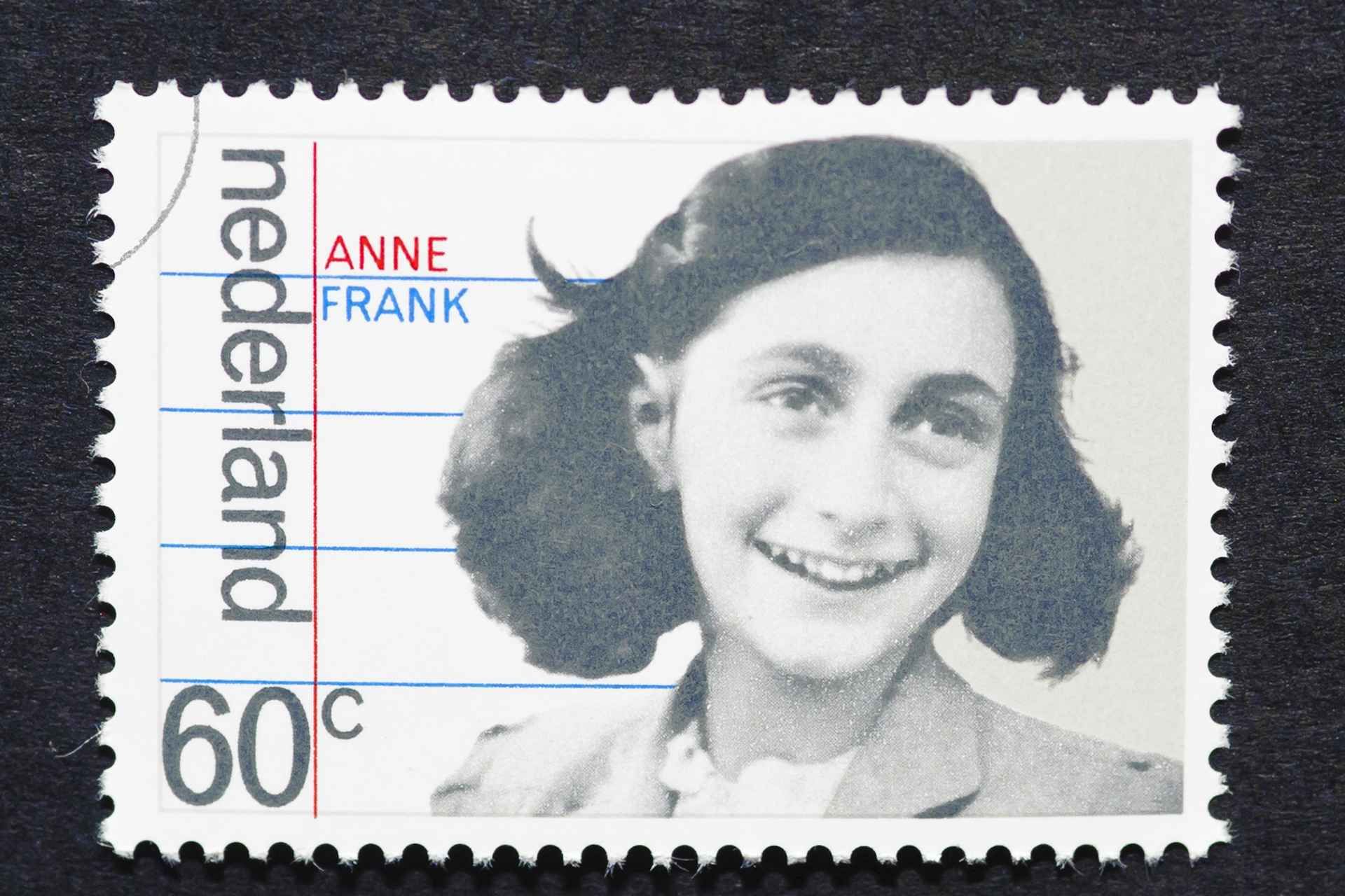 Amsterdam Anne Frank: Small-Group Walking Tour & Local Guide