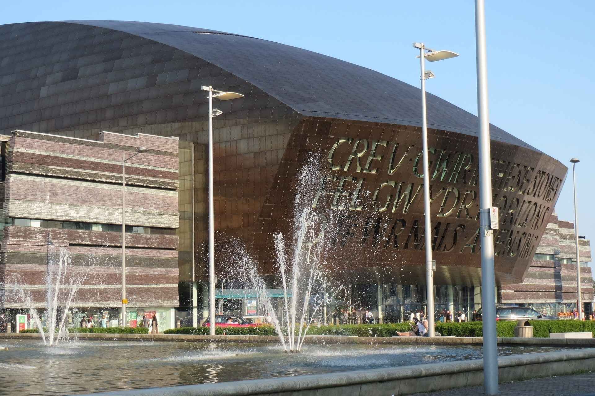Cardiff: Private Walking Tour with a Local