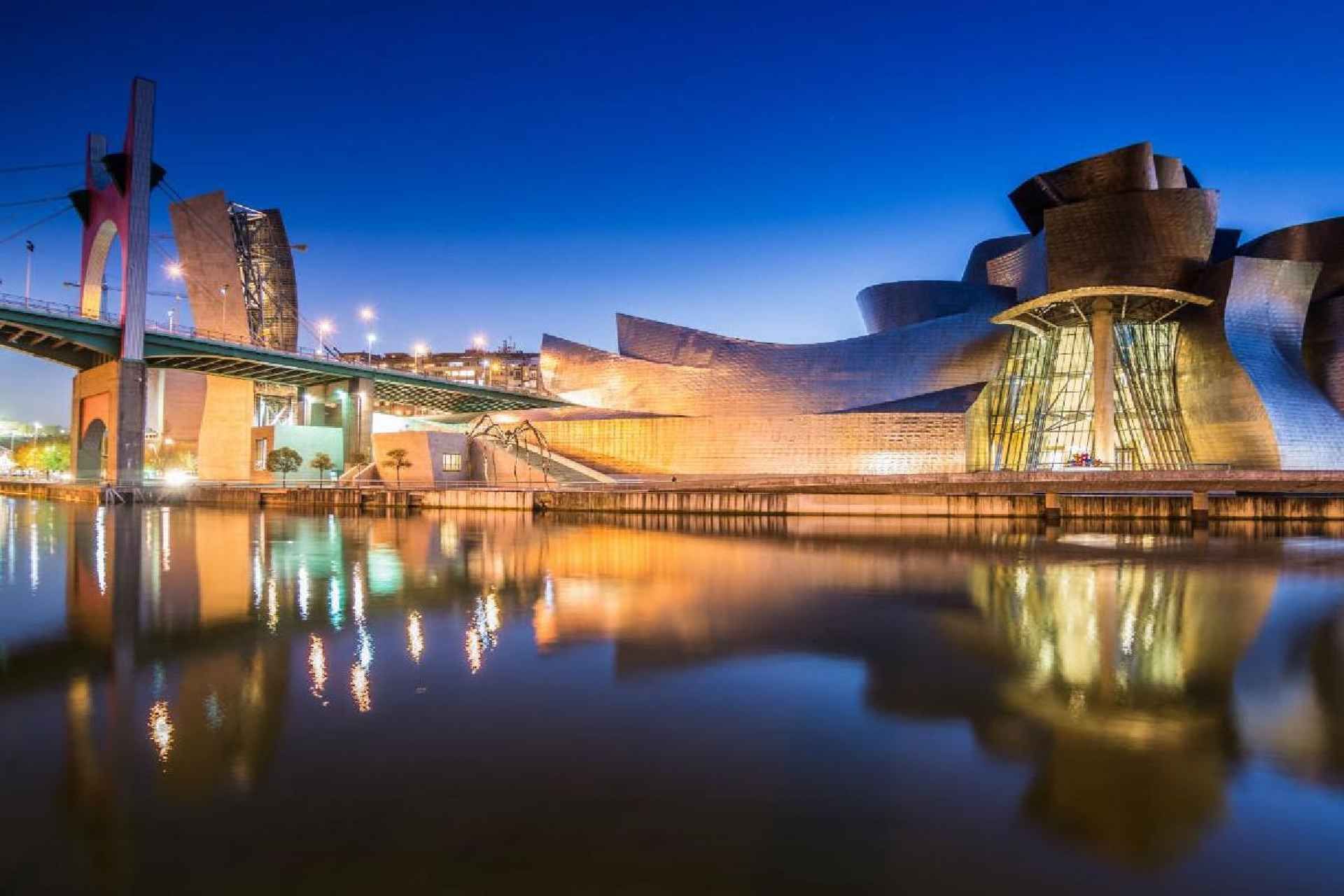 Bilbao: Guggenheim VIP Experience. Small Group. Expert Guide