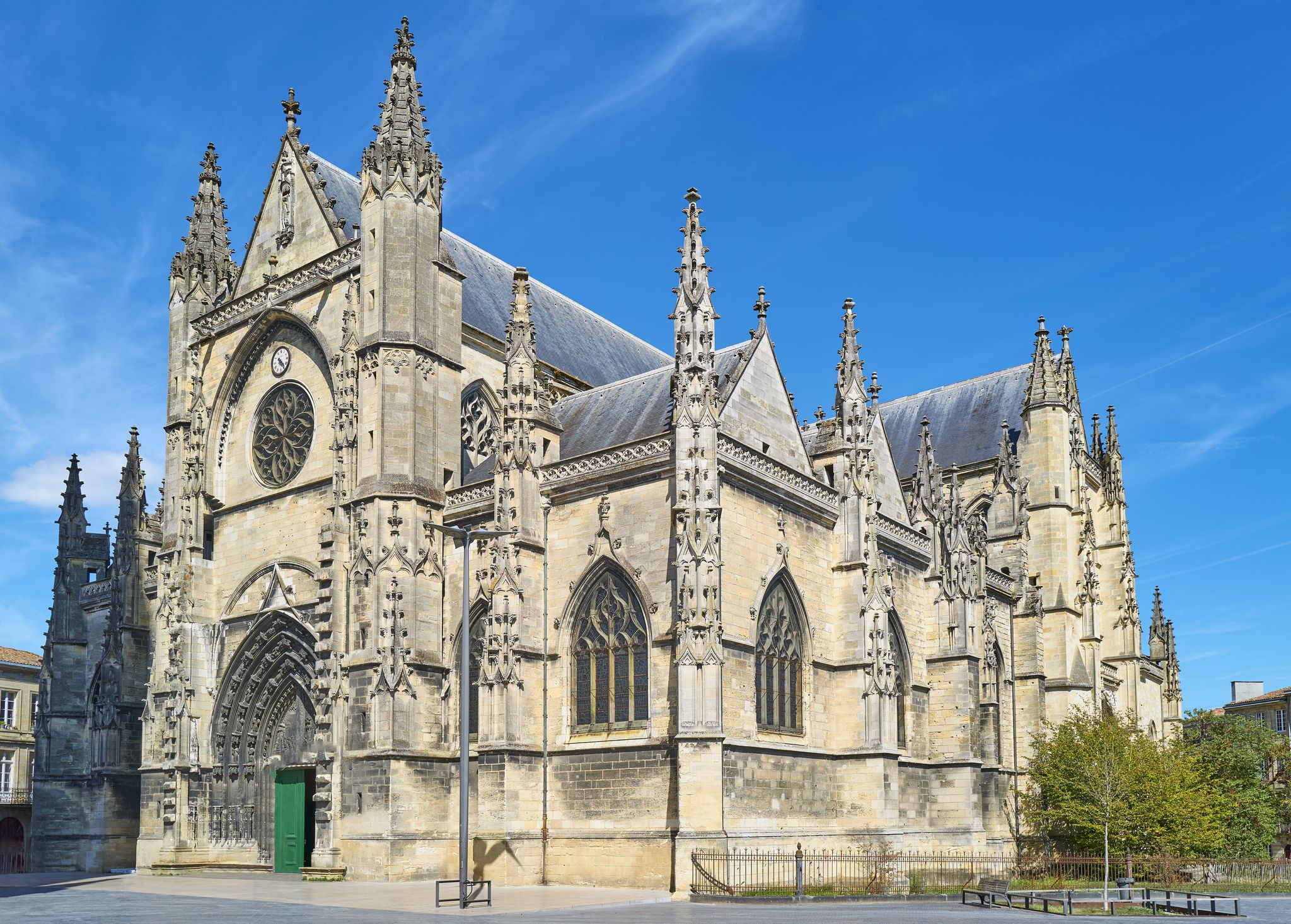 Basilica of St. Michael, Bordeaux travel guide