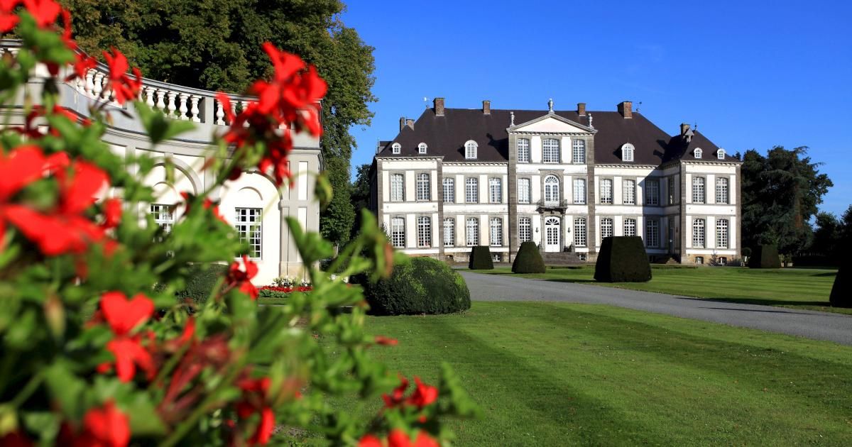 Photo of Attre Castle.