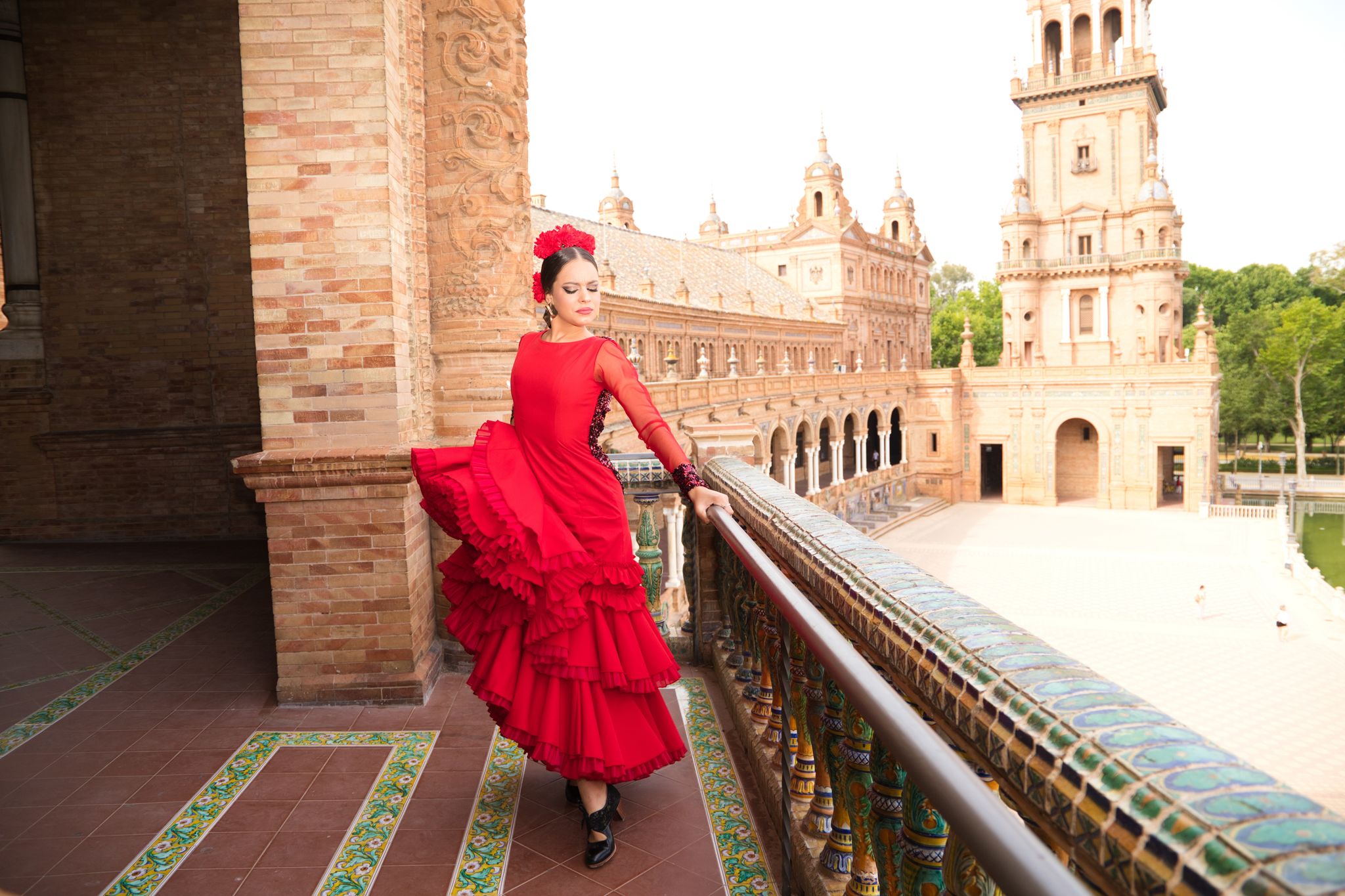 Beautiful teenage woman dancing flamenco on the balcony of a square in Seville..jpg