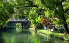 Cernusco Sul Naviglio minivan rental