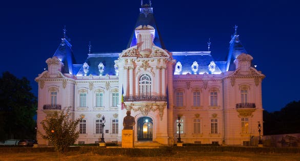 Photo of Night view of Craiova Art Museum housed in sumptuous Constantin Mihail Palace .