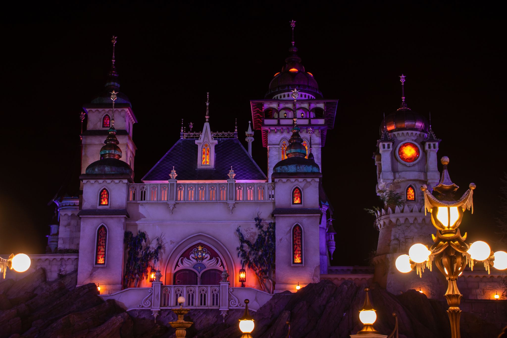 Photo of the Efteling theme park with decorations at night in the Netherlands.