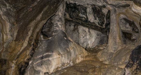 Photo of Stanisovska jaskynaCollumns in the cave as the entrance inside.