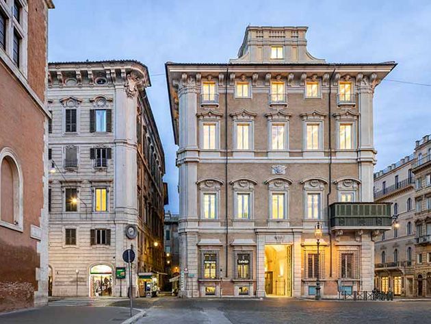 photo of Palazzo Bonaparte,Rome Italy.