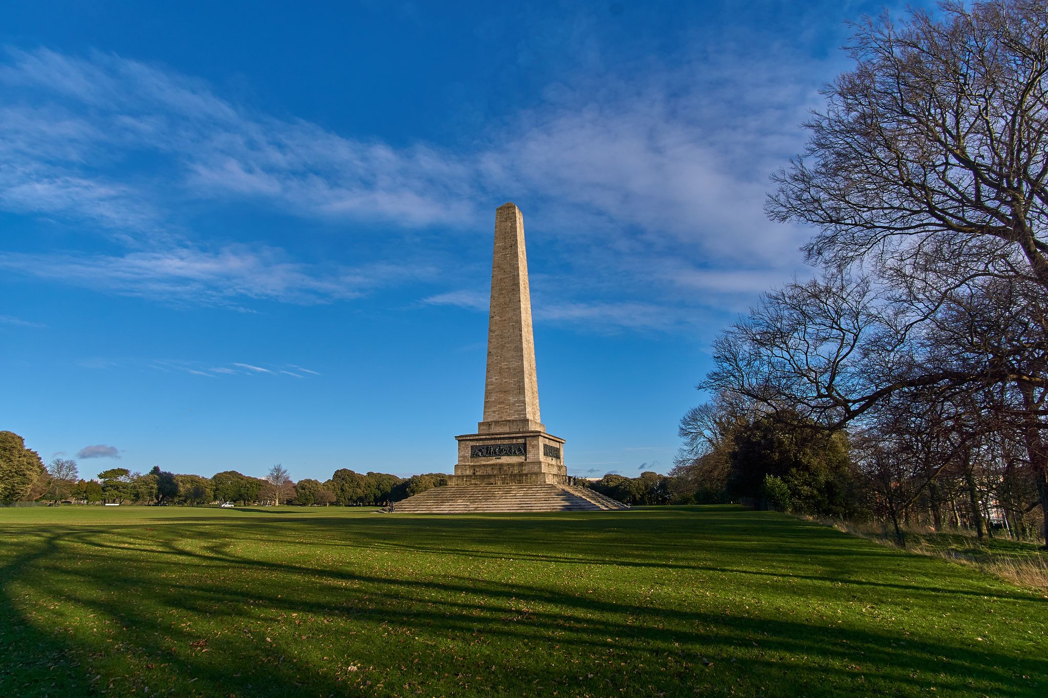 Photo of Wellington Monument obelisk, Phoenix Park, Dublin.