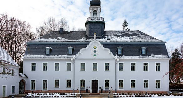 Photo of Castle Rabenstein of Chemnitz in winter .