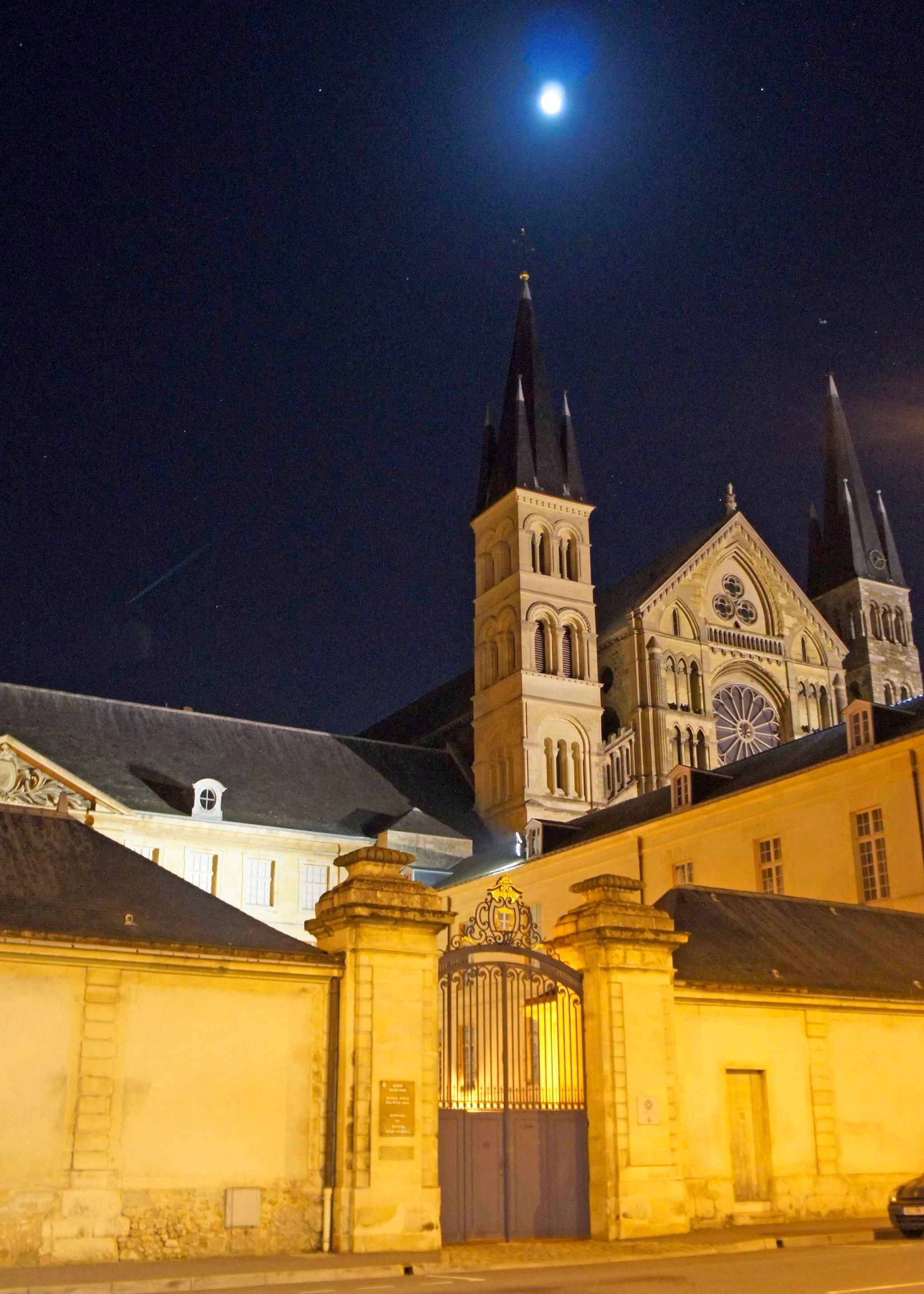 The entrance to the museum with the basilica in the background.