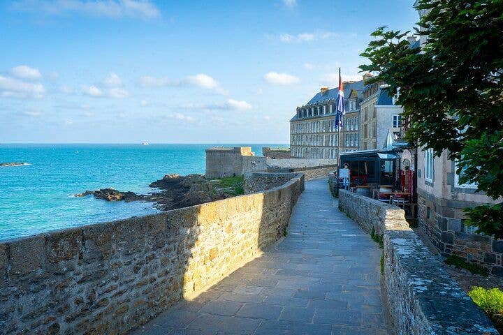 Discover the Walled City in 2 Hours Saint-Malo Walking Tour