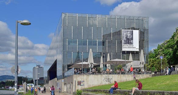 Photo of Lentos Kunstmuseum Linz.