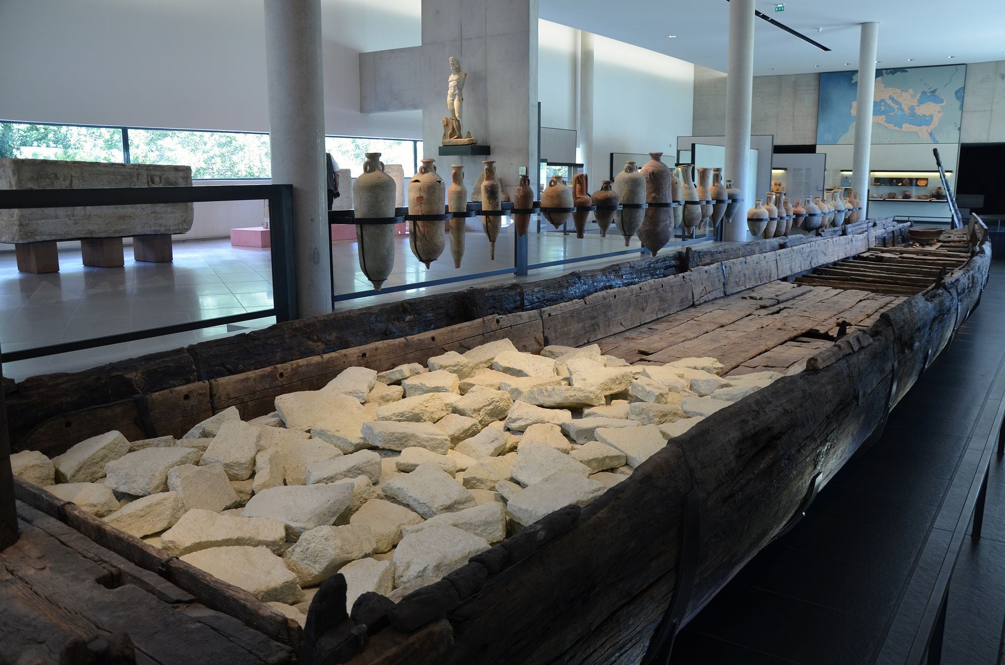 The ship Arles-Rhône 3