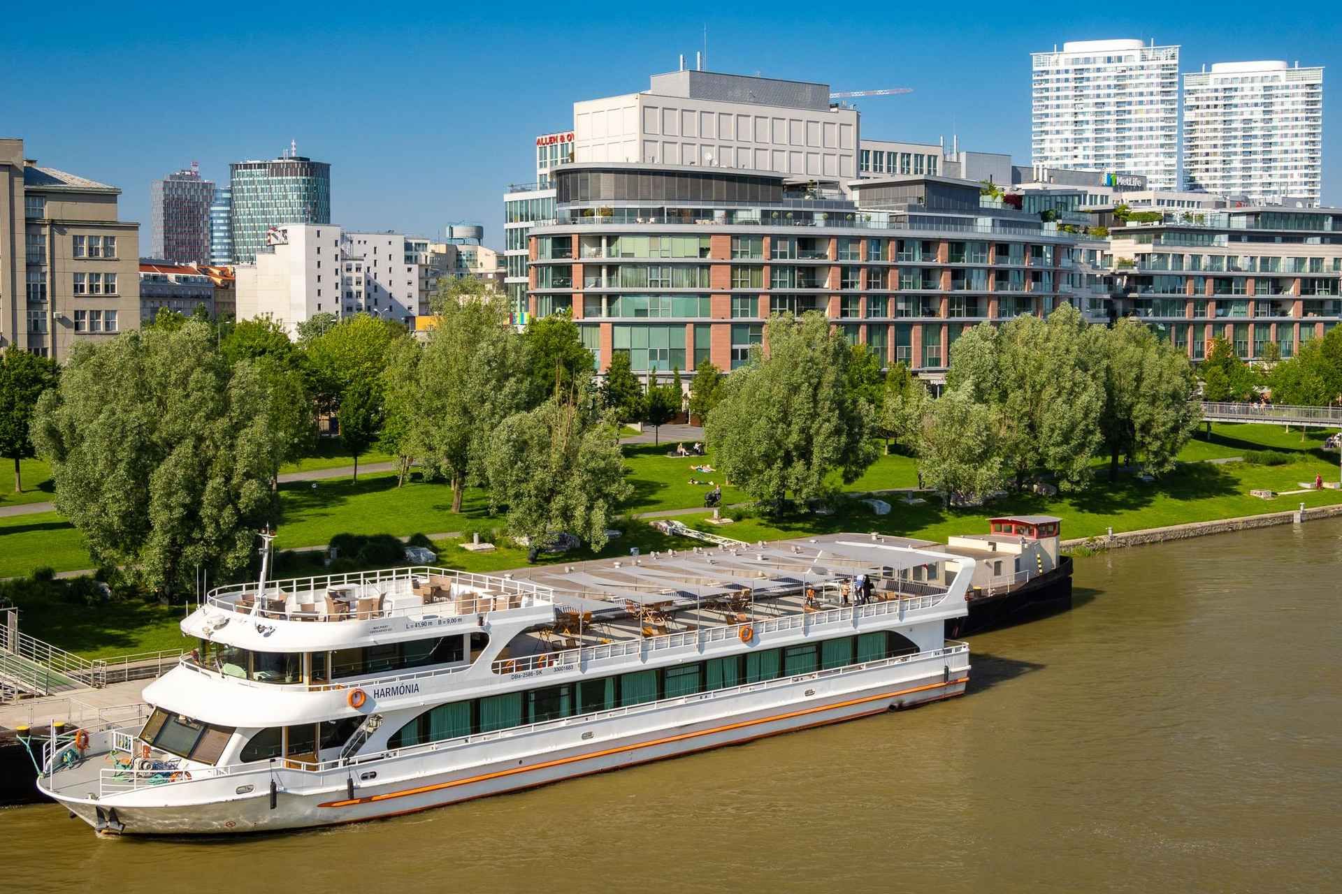 Bratislava: Cruise - Devín Castle Round Trip