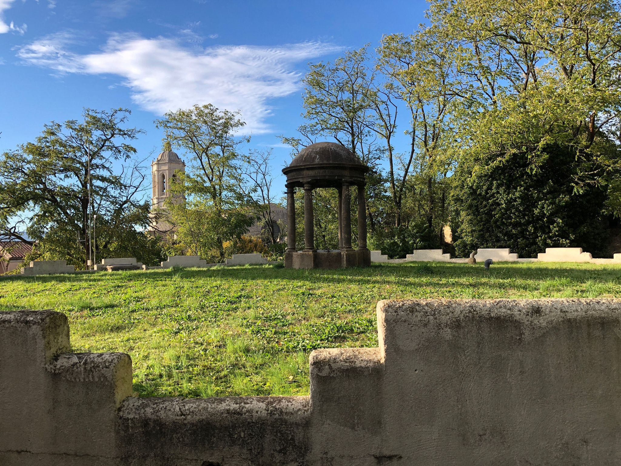 Capel in the Jardins De La Francesa garden.jpg