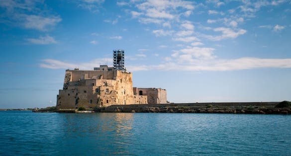 Alfonsino castle, located at the entrance to the port of the Italian town of Brindisi, is an interesting example of defensive architecture.