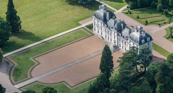 photo of aerial view of Château de Cheverny in France.