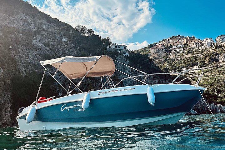 Amalfitan coast boat rent no license or with professional skipper