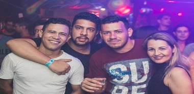 Pase de fiesta para entrar en la cola de bares y clubes a múltiples lugares en Cardiff