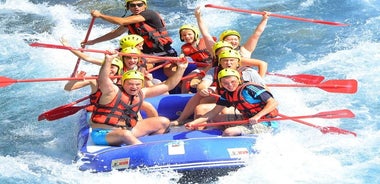 Avventura di rafting in acque bianche con pranzo dal lato