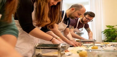 Cesarine: lezione di pasta e tiramisù per piccoli gruppi a Viareggio