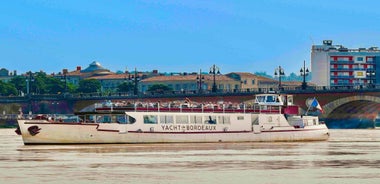 Bordeaux: Sigling um Garonne ána með vínglasi og canelé