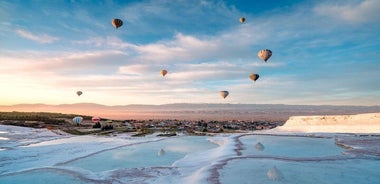 Globo aerostático de Pamukkale con certificados de vuelo, brindis con champán y traslado al hotel