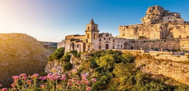 Visita privada a pie de Matera con visita a una casa cueva e iglesia