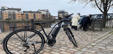 Tour in bici per piccoli gruppi della città di Edimburgo: scelta tra bici elettrica o manuale