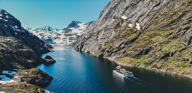 Lofoten Island : Svolvær의 조용한 Trollfjord 크루즈