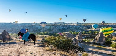 Montar a caballo al amanecer en Capadocia