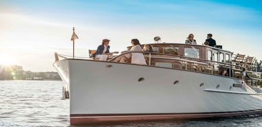 Berlin: Flagship Boat Sightseeing on Electric Motor Yacht