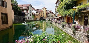 Tour privato a piedi di 2 ore di Annecy con guida turistica ufficiale