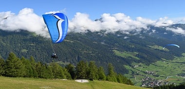 Tandem paragliding in the Stubai Valley near Innsbruck