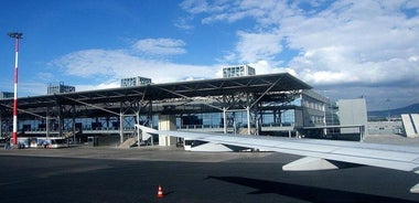 テッサロニキ空港またはクルーズポートのプライベート出発転送