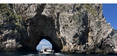 From Positano: Private Day Trip to Capri by Boat w/ Skipper