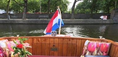 Crucero matutino por los canales de Ámsterdam con café y té