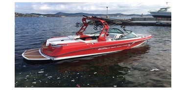 Tour privato in barca: un fantastico Super Air Nautique a Saint Tropez