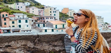 Cinque Terre Walking Tour with Food and Wine Tastings