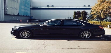 Airport Transfer: Hamburg Airport HAM to Hamburg by Business Car