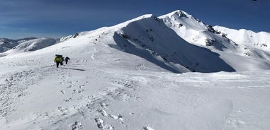 Lo mejor de Bansko: Aventura mágica con raquetas de nieve y SPA