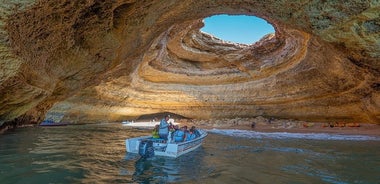 ベナギルロングボートツアー（カルボエイロからプライアダマリンハまで）