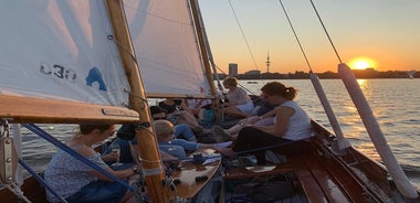 Visite en petit groupe de Hambourg en voilier au coucher du soleil sur le lac Alster