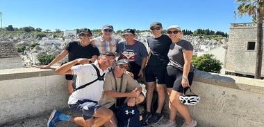 Excursión en bicicleta eléctrica por los pueblos de Apulia.