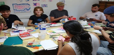 Clase de arte de impresión de risografía en Munich para hacer una obra de arte analógica.