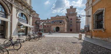 Ferrara: City Highlights Walking Tour with Local Guide